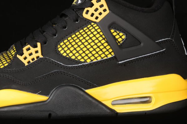 AIR JORDAN 4 RETRO THUNDER 2012