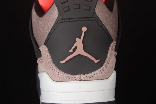 AIR JORDAN 4 RETRO TAUPE
