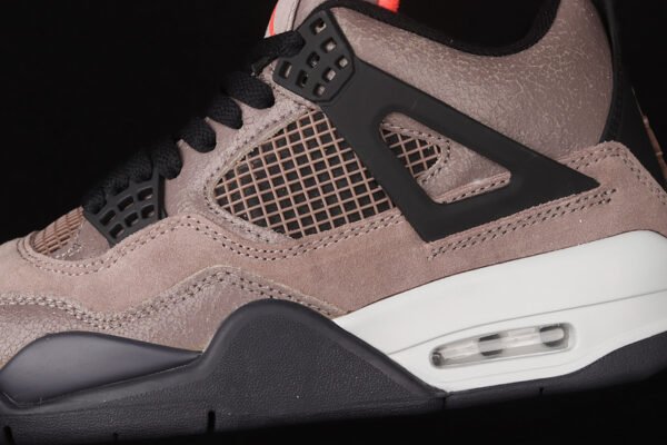 AIR JORDAN 4 RETRO TAUPE