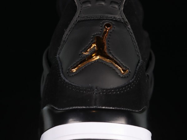 AIR JORDAN 4 RETRO ROYALTY