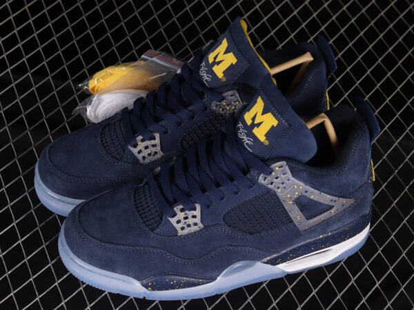 AIR JORDAN 4 PE
