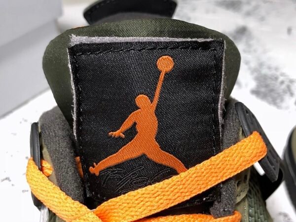 AIR JORDAN 4 RETRO WHITE_PINE GREEN_METALLIC SILVER