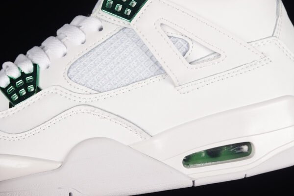 AIR JORDAN 4 RETRO WHITE_COURT PURPLE_METALLIC SILVER