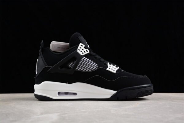 AIR JORDAN 4 RETRO WHITE_MIDNIGHT NAVY_LIGHT SMOKE GREY_FIRE RED