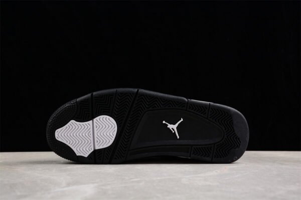 AIR JORDAN 4 RETRO WHITE_MIDNIGHT NAVY_LIGHT SMOKE GREY_FIRE RED