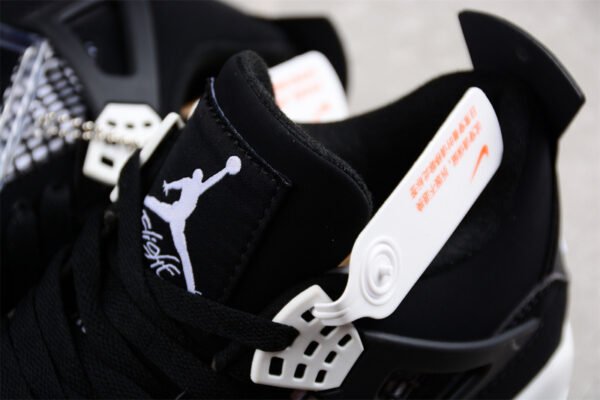 AIR JORDAN 4 RETRO WHITE_MIDNIGHT NAVY_LIGHT SMOKE GREY_FIRE RED