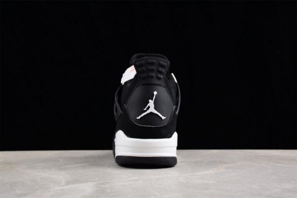 AIR JORDAN 4 RETRO WHITE_MIDNIGHT NAVY_LIGHT SMOKE GREY_FIRE RED