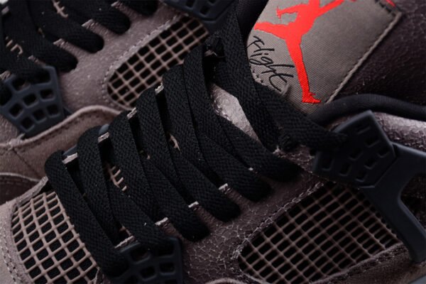 H12 UNDEFEATED X AIR JORDAN 4 RETRO OLIVE-OILED_WHITE
