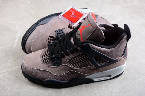 H12 UNDEFEATED X AIR JORDAN 4 RETRO OLIVE-OILED_WHITE