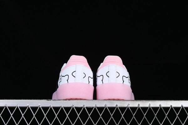 KITH CLARKS ORIGINALS 8TH STREET SAMBA WHITE_BLACK_PINK