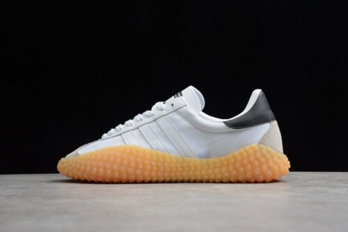 COUNTRY X KAMANDA CLOUD_WHITE_CORE_BLACK_GUM