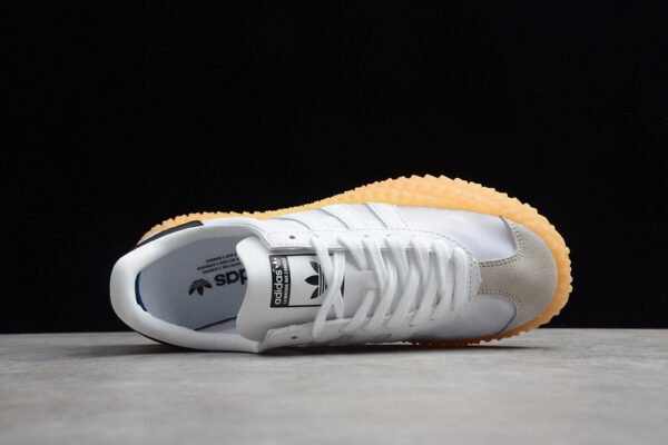 COUNTRY X KAMANDA CLOUD_WHITE_CORE_BLACK_GUM