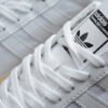 COUNTRY X KAMANDA CLOUD_WHITE_CORE_BLACK_GUM