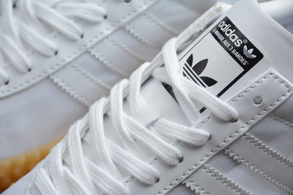 COUNTRY X KAMANDA CLOUD_WHITE_CORE_BLACK_GUM