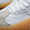COUNTRY X KAMANDA CLOUD_WHITE_CORE_BLACK_GUM