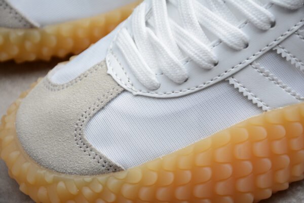 COUNTRY X KAMANDA CLOUD_WHITE_CORE_BLACK_GUM