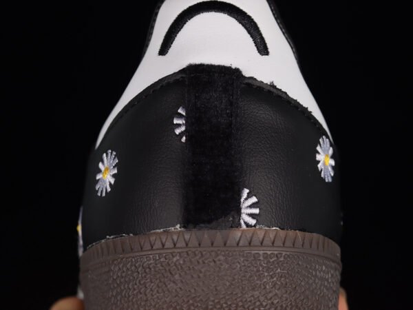 ATMOS X FACE X SAMBA OG EMBROIDERED DAISIES CORE BLACK_CLOUD WHITE_GOLD FOIL