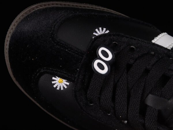 ATMOS X FACE X SAMBA OG EMBROIDERED DAISIES CORE BLACK_CLOUD WHITE_GOLD FOIL