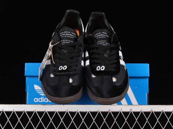ATMOS X FACE X SAMBA OG EMBROIDERED DAISIES CORE BLACK_CLOUD WHITE_GOLD FOIL