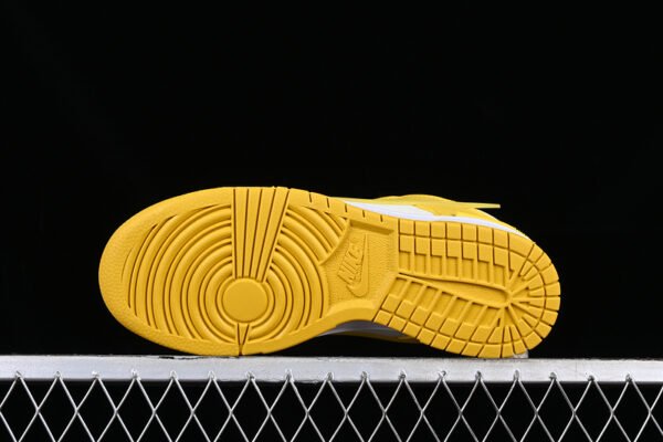 DUNK LOW TWIST COCONUT MILK_WHITE_VIVID SULFUR