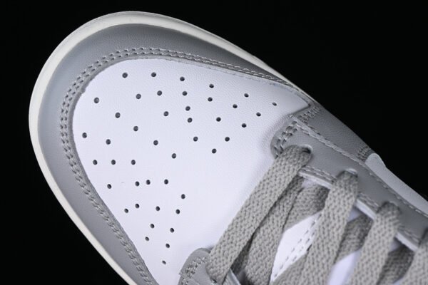 DUNK LOW GS WHITE_LIGHT CARBON_PLATINUM TINT_PURE PLATINUM