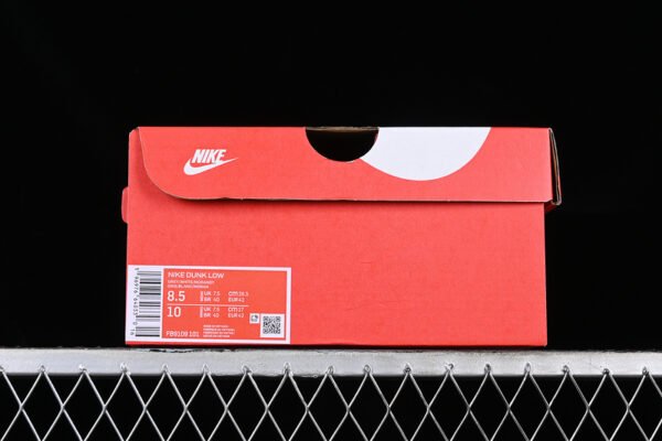 DUNK LOW GS WHITE_LIGHT CARBON_PLATINUM TINT_PURE PLATINUM