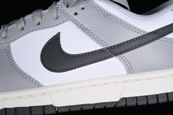 DUNK LOW GS WHITE_LIGHT CARBON_PLATINUM TINT_PURE PLATINUM