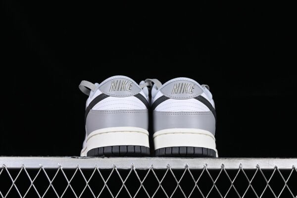 DUNK LOW GS WHITE_LIGHT CARBON_PLATINUM TINT_PURE PLATINUM