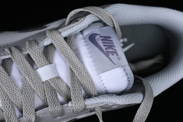 DUNK LOW GS WHITE_LIGHT CARBON_PLATINUM TINT_PURE PLATINUM