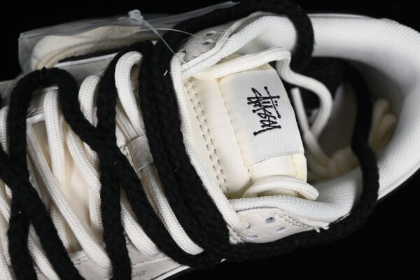 SB DUNK LOW WHITE_GREY_BLACK