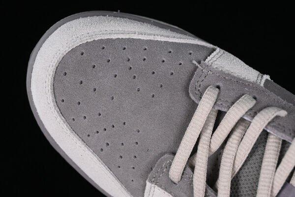 DUNK LOW PRO SB LONDON SOFT-GREY_MAGNET