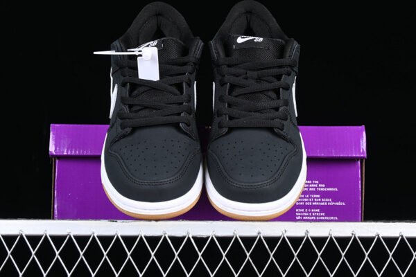 DUNK LOW SB BLACK_WHITE_BLACK_GUM LIGHT BROWN]