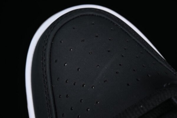 DUNK LOW SB BLACK_WHITE_BLACK_GUM LIGHT BROWN]