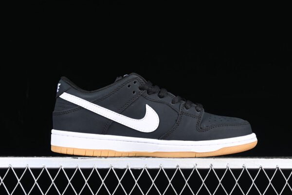 DUNK LOW SB BLACK_WHITE_BLACK_GUM LIGHT BROWN]