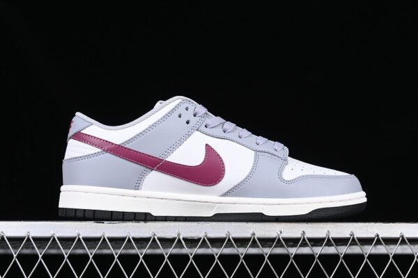 DUNK LOW PALE IVORY_REDWOOD_LIGHT SILVER_SAIL_BLACK