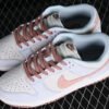 DUNK LOW PREMIUM FOSSIL ROSE PHANTOM_FOSSIL ROSE_AURA_SUMMIT WHITE