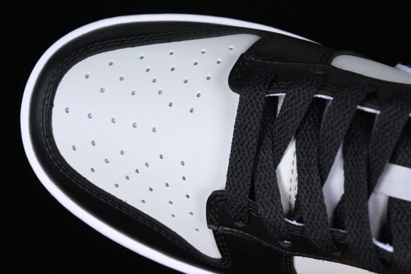 DUNK LOW CHENILLE SWOOSH GREY FOG_WOLF GREY_IRON GREY_BLACK