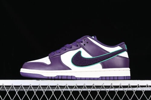 DUNK LOW CHENILLE SWOOSH SAIL_NEPTUNE GREEN_GRAND PURPLE_GRAND PURPLE