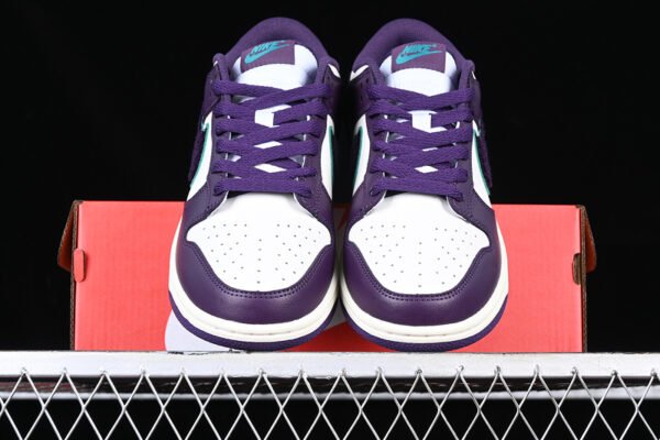 DUNK LOW CHENILLE SWOOSH SAIL_NEPTUNE GREEN_GRAND PURPLE_GRAND PURPLE