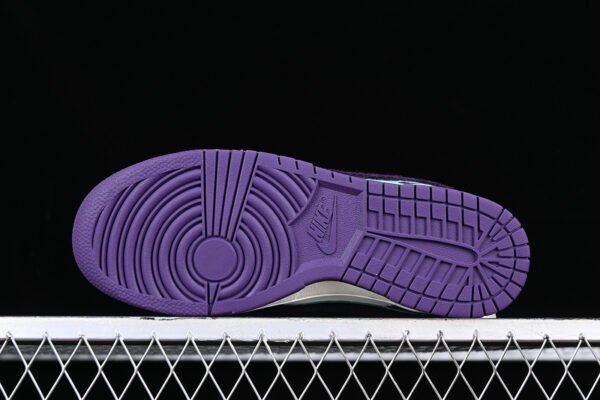 DUNK LOW CHENILLE SWOOSH SAIL_NEPTUNE GREEN_GRAND PURPLE_GRAND PURPLE