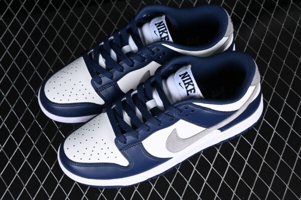 DUNK LOW MIDNIGHT NAVY_LIGHT SMOKE GREY_SUMMIT WHITE
