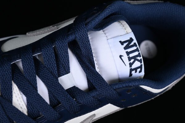 DUNK LOW MIDNIGHT NAVY_LIGHT SMOKE GREY_SUMMIT WHITE