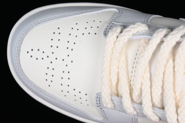 DUNK LOW NEEDLEWORK SAIL_TAWNY_METALLIC SILVER_PHOTON DUST