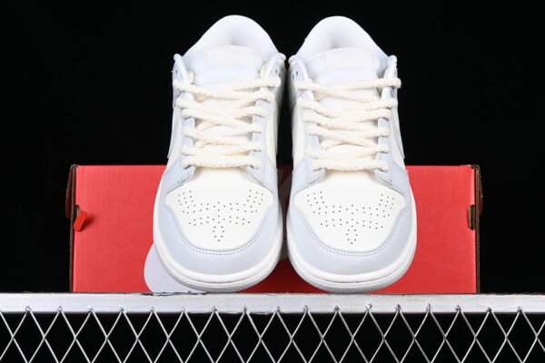 DUNK LOW NEEDLEWORK SAIL_TAWNY_METALLIC SILVER_PHOTON DUST