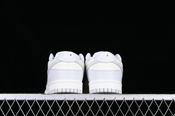 DUNK LOW NEEDLEWORK SAIL_TAWNY_METALLIC SILVER_PHOTON DUST