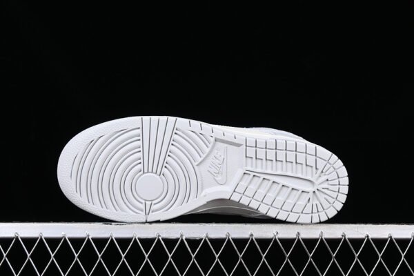 DUNK LOW NEEDLEWORK SAIL_TAWNY_METALLIC SILVER_PHOTON DUST
