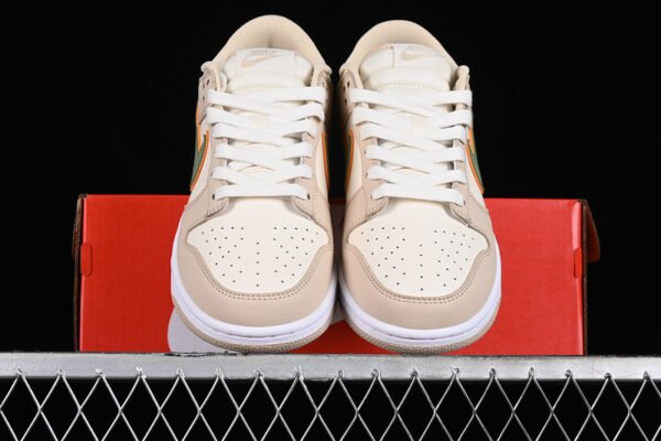 DUNK LOW PALE IVORY_OIL GREEN_WHITE_LASER ORANGE_SANDDRIFT