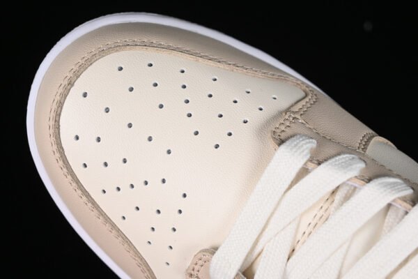DUNK LOW PALE IVORY_OIL GREEN_WHITE_LASER ORANGE_SANDDRIFT