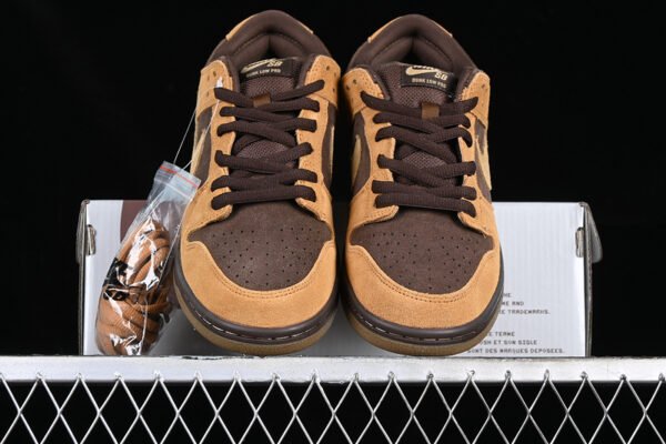 DUNK LOW PRO SB BAROQUE BROWN_HAY-MAPLE