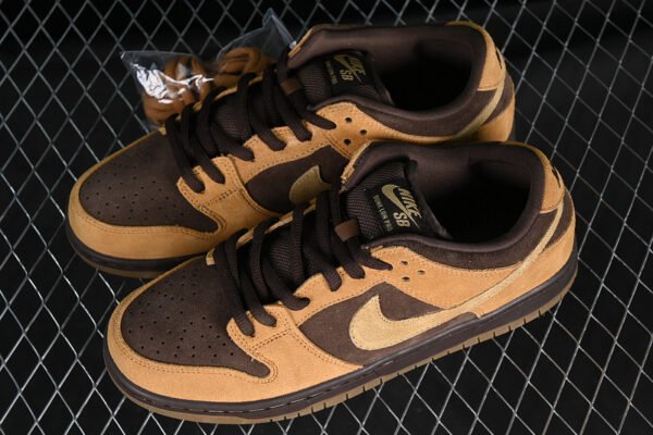 DUNK LOW PRO SB BAROQUE BROWN_HAY-MAPLE